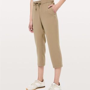 Lululemon On the Fly Size 2 Cropped